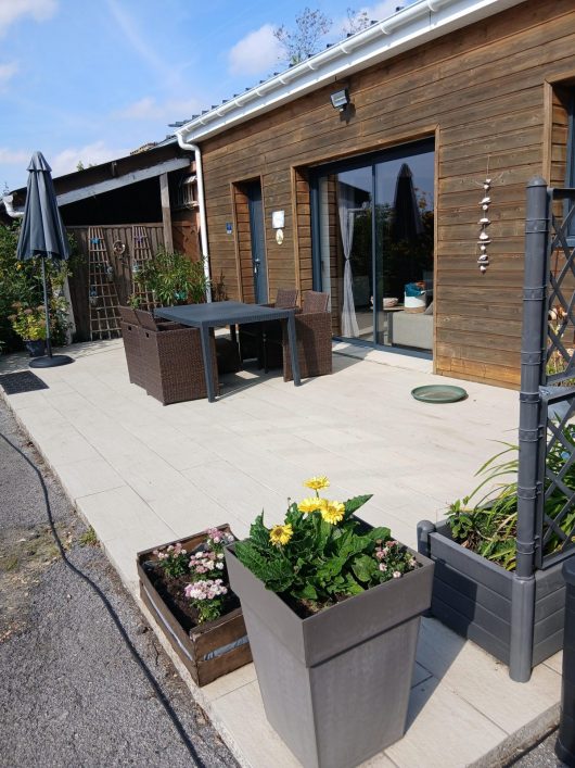 2026-terrasse-gites-au-dela-des-remparts-montreuil-sur-mer-au-dela-des-remparts