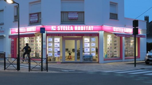 agence-stella-habitat-facade-nuit-2020-web-1