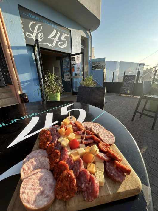 bar-lounge-le-45-planche-apero