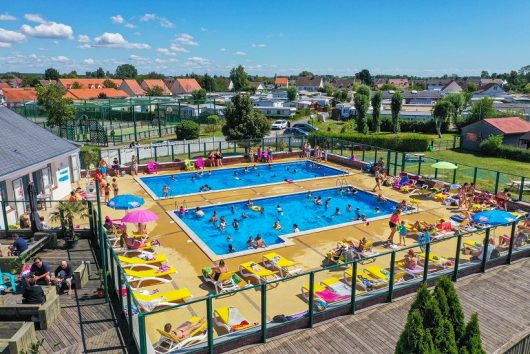 camping-garennes-2020-piscine-vue-haute