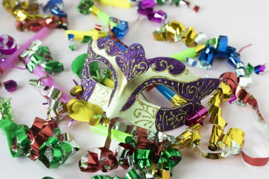 close-up-mask-confetti