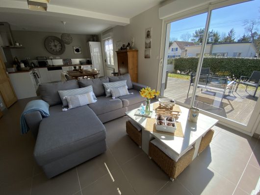 cottage-de-la-mer-salon-vue-terrasse