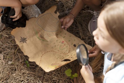 kids-participating-treasure-hunt