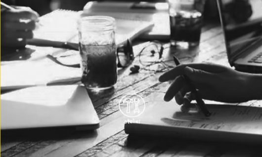 le-grand-bain-scene-nomade-a-la-plume-ban