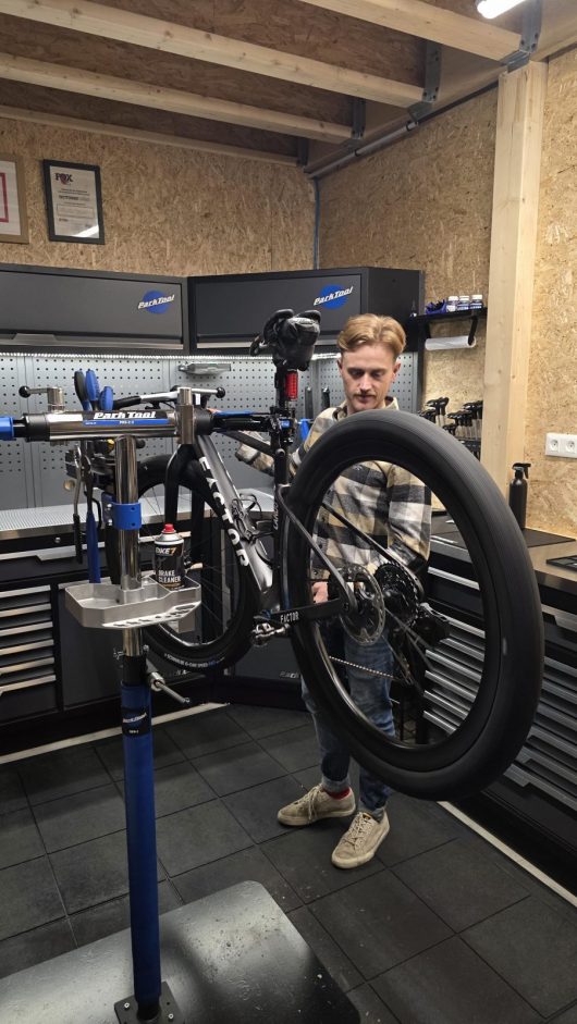 le-qg-du-cycliste-boutique-cafe-montreuil-sur-mer-le-qg-du-cycliste-2