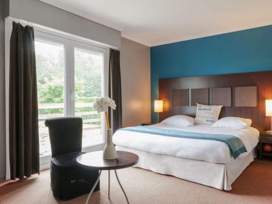 les-jardins-d-ulysse-chambre-de-luxe-cote-jardin