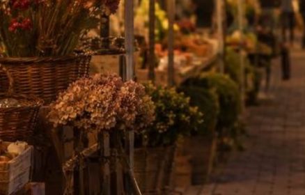 Marché nocturne à Neuville