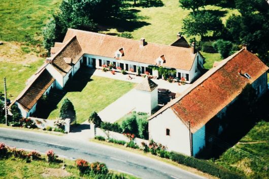 meuble-flipo-ferme-aux-grenouilles-vue-du-ciel-2020