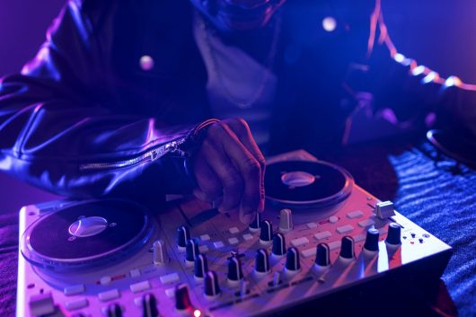 soiree-dj-freepik-1-1
